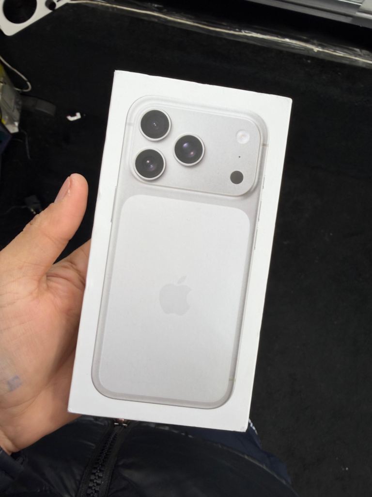 iPhone 17 Pro BRAND NEW BOX ONE YEAR OFFICIAL WARRANTY 