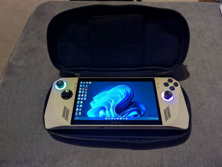 ROG Ally Z1E handheld console pc (Model RC71L)