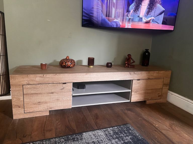 Modern Wooden TV Unit with Storage – Good Condition