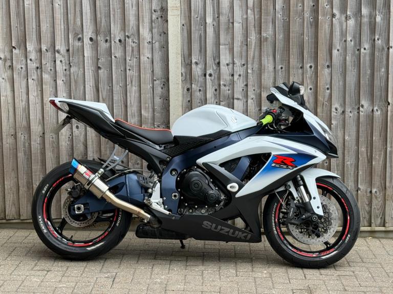 SUZUKI GSXR 750 L0 2010 (10) SUPER SPORT + BLACK WIDOW + VERY CLEAN THROUGHOUT
