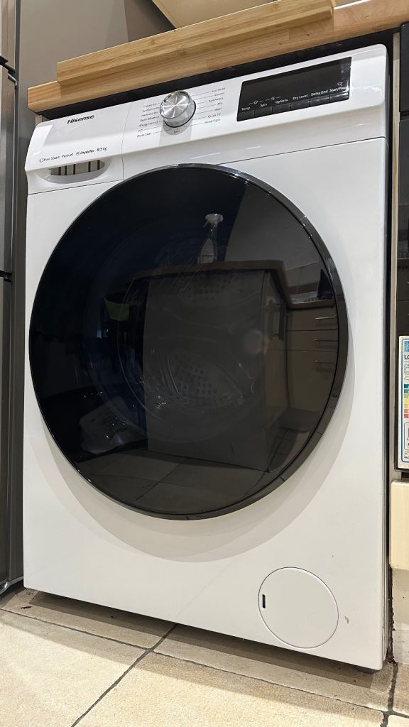 Hisense 8kg/5kg Freestanding Washer Dryer – Mint Condition