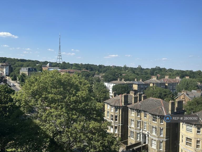 2 bedroom flat in Brooklyn, London, SE20 (2 bed) (#2809392)