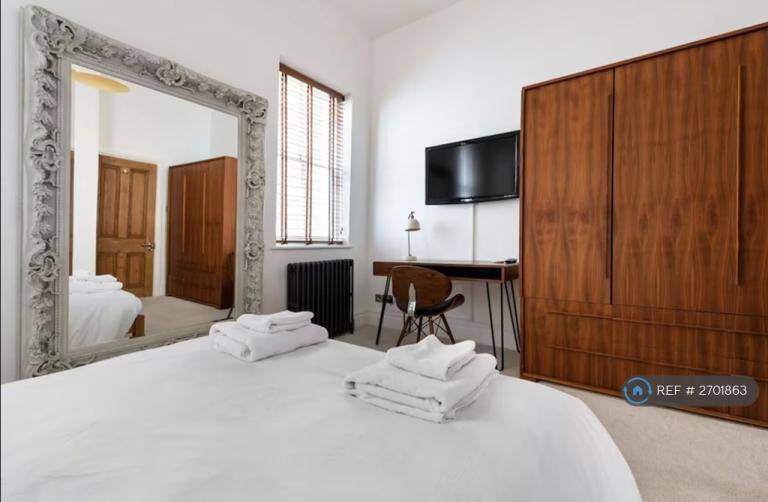 2 bedroom flat in Cleve Road, London, NW6 (2 bed) (#2701863)