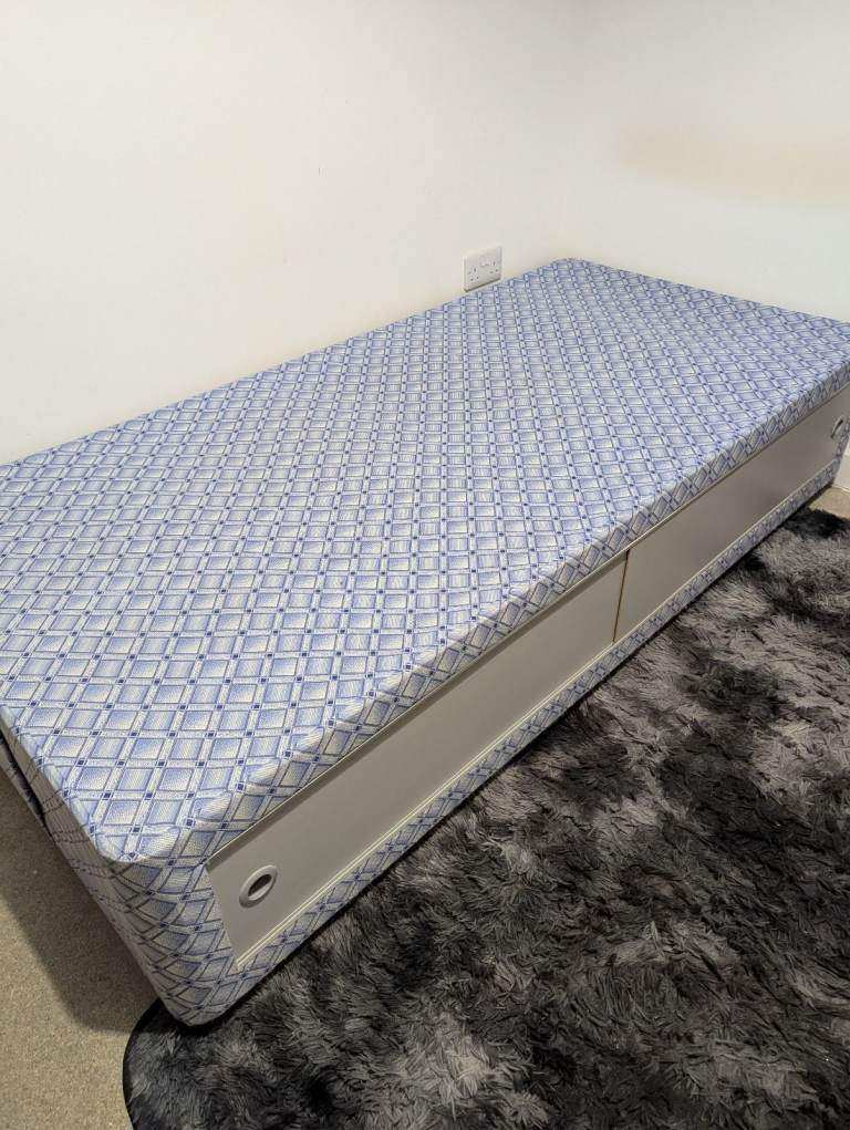 Single Divan Base with storage/sliding doors.