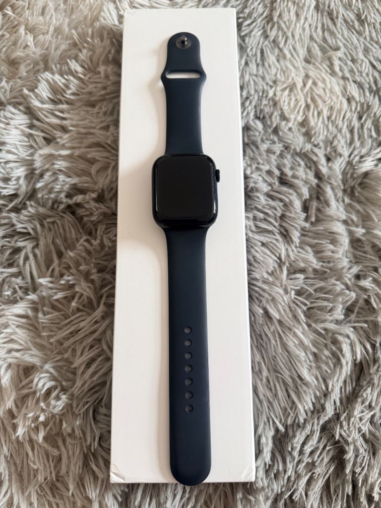 Apple Watch Series 7 45mm GPS in Midnight Aluminium with original Midnight Sport Band.