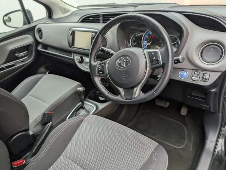 2016 Toyota Yaris 1.5 VVT-h Icon Hatchback 5dr Petrol Hybrid E-CVT Euro 6 (101 ps) REVERSING  HAT...