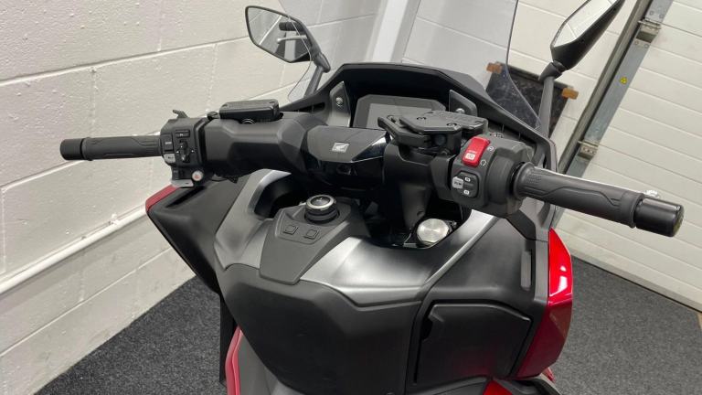 HONDA FORZA 750 R ** TOP BOX - FULL HISTORY - MAY 2027 MOT **
