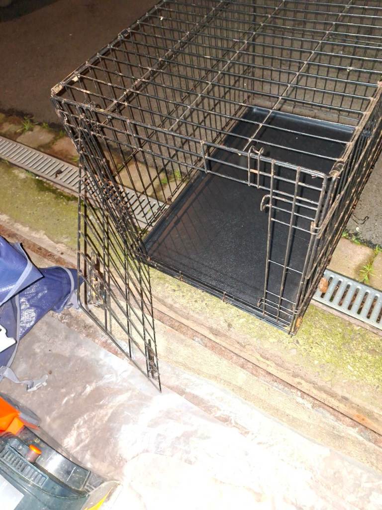 Large metal dog cage only  £12