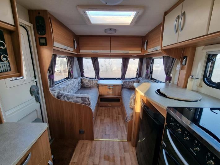 2014 Lunar Quasar 564 Used Caravan