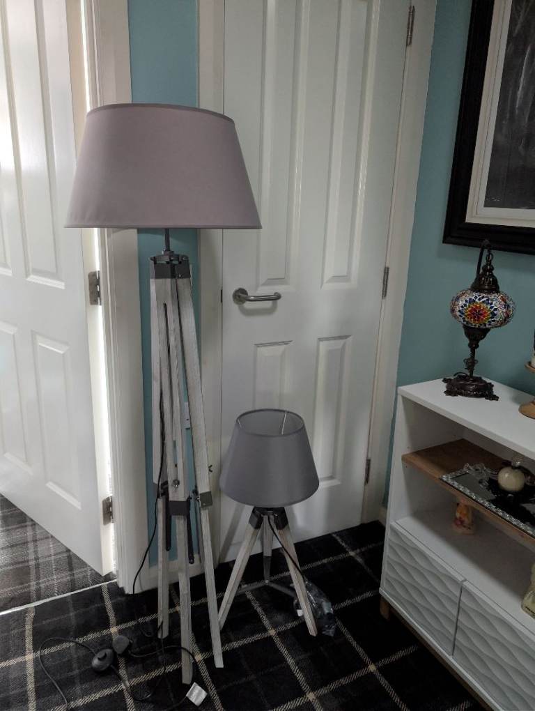 Tripod lamps