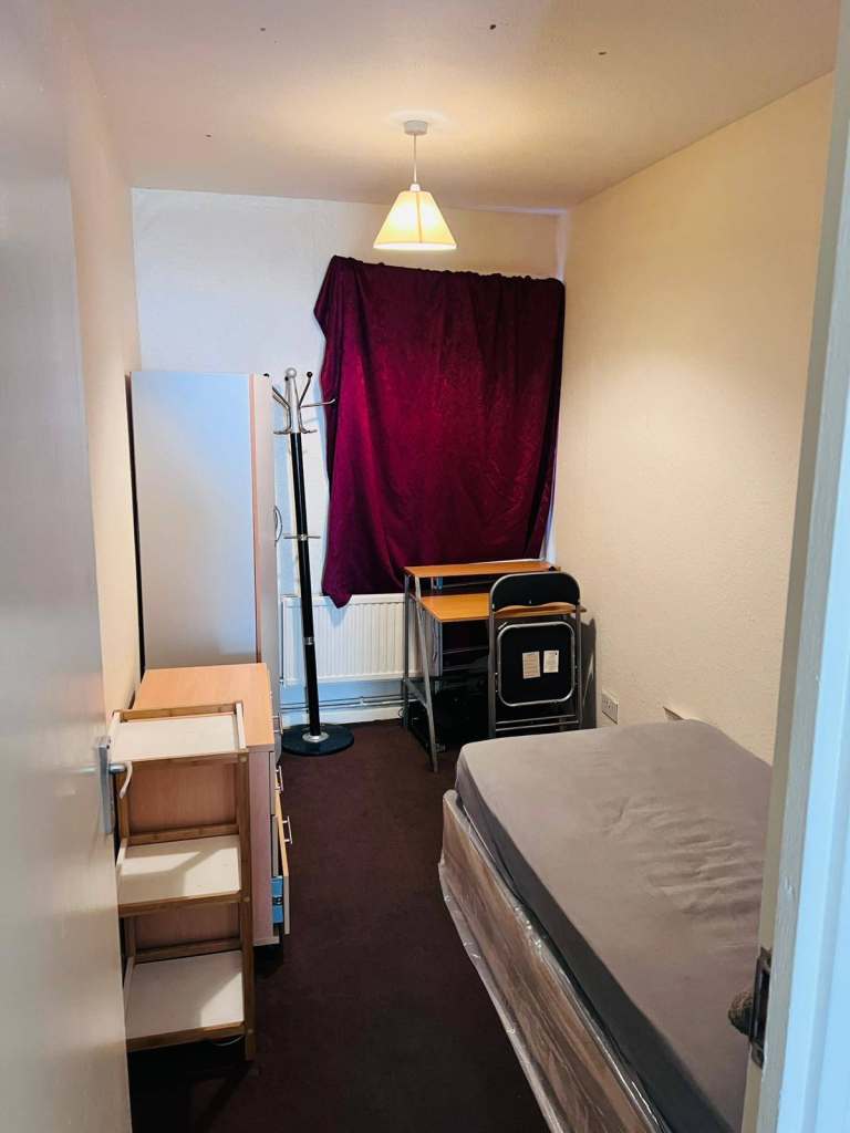 Room for Rent a prime location 