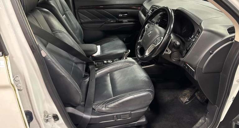 2017 Mitsubishi Outlander 2.0h 12kWh 4h CVT 4WD Euro 6 (s/s) 5dr ESTATE Petrol/Electric Hybrid Au...