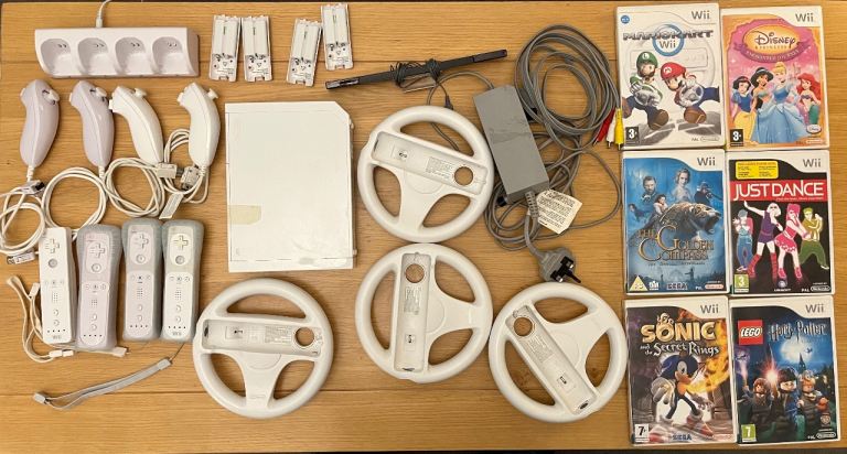 Nintendo Wii plus 6 games and accessories