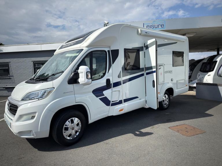  SWIFT ESCAPE 664, 4 BERTH WITH A FIXED BED,4 SEAT BELTS