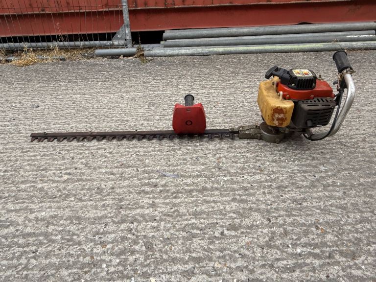 Komatsu HT230 hedge trimmer 