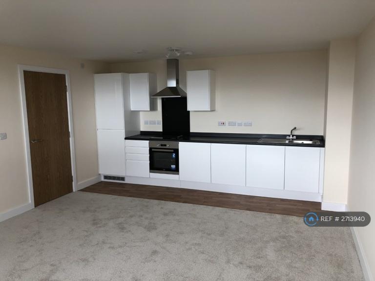 2 bedroom flat in Castle Court, Dudley, DY2 (2 bed) (#2713940)