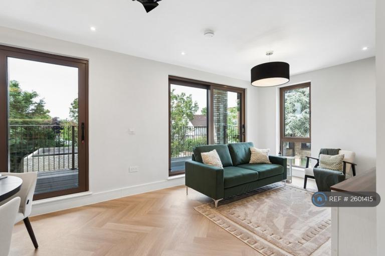 2 bedroom flat in Lynton Road, London, W3 (2 bed) (#2601415)