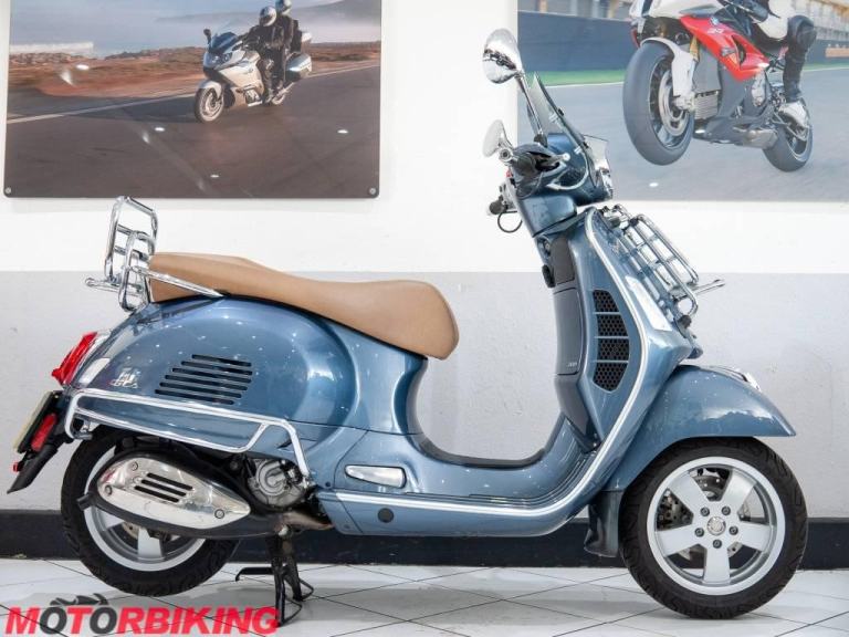2020 (20) Piaggio Vespa GTS300 - Stunning 2 owner example with dealer history!!