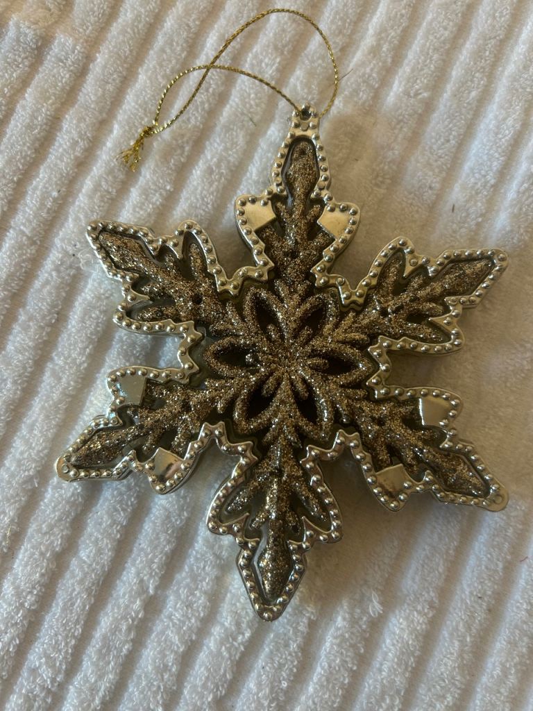 Tree hanging stars /icicles