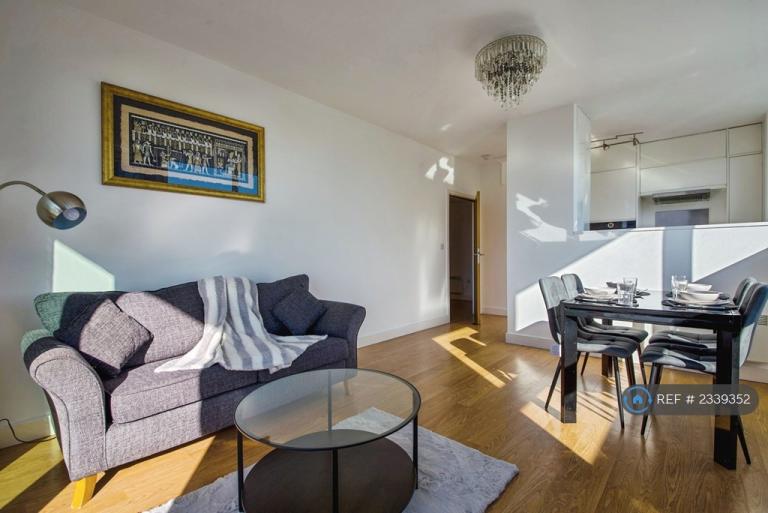 3 bedroom flat in Navigation Court, London, E16 (3 bed) (#2339352)