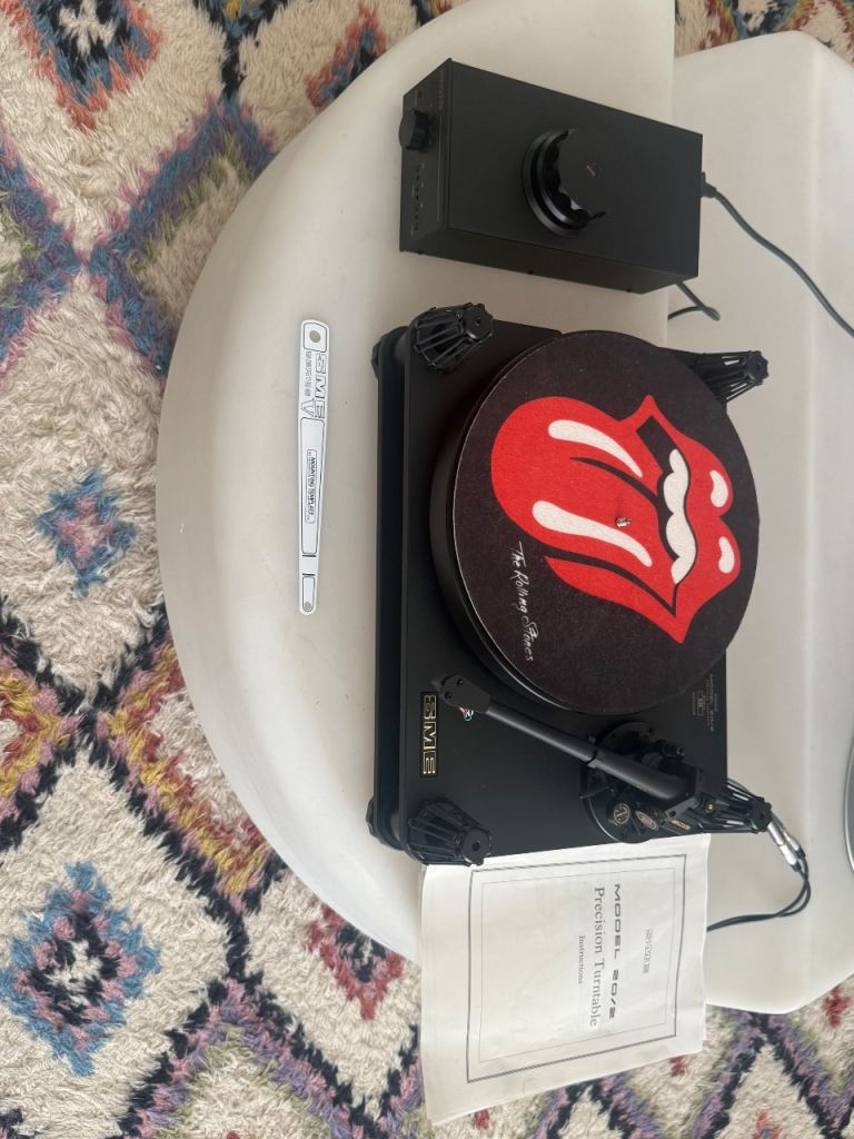 SME Model 20/2 Precision Turntable with Goldring  Eroica Cartridge sme series V tonearm 
