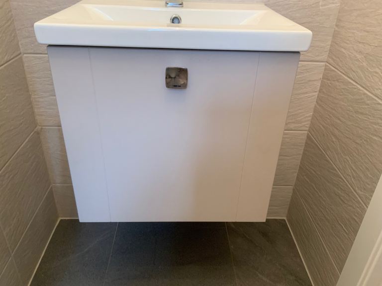 WALL HUNG BATHROOM / CLOAKROOM / EN SUITE CABINET
