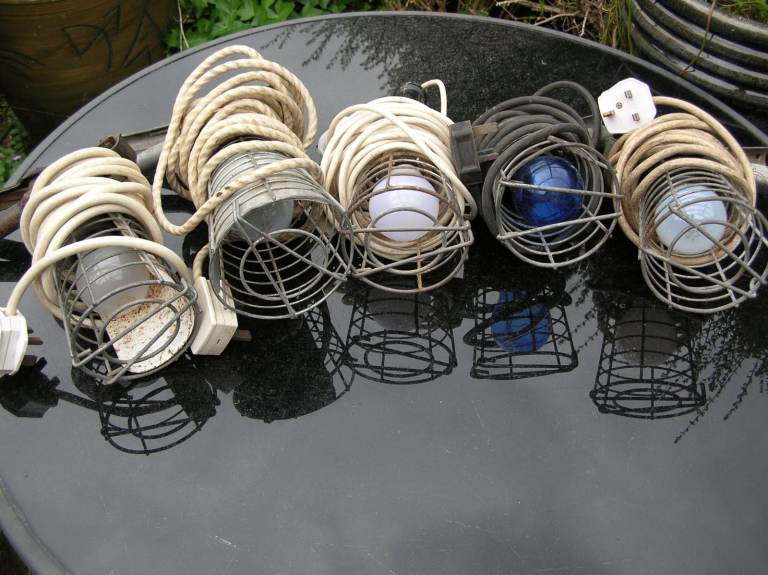 Job lot of 5 vintage garage inspection lead lamps.