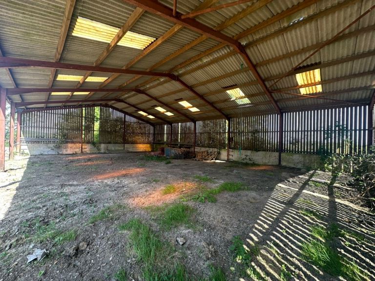 ENFIELD -UNIT - WAREHOUSE - WORKSHOP - STORAGE SPACE TO LET ON A13 