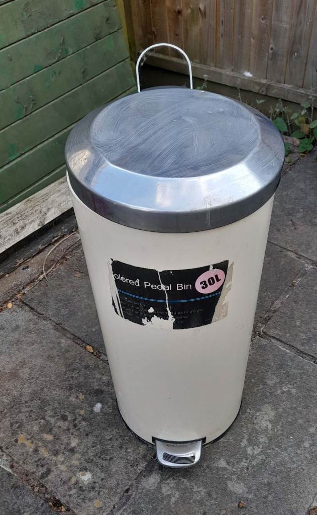 LARGE PEDAL BIN,removable inside container.See full details & dimentions.£8