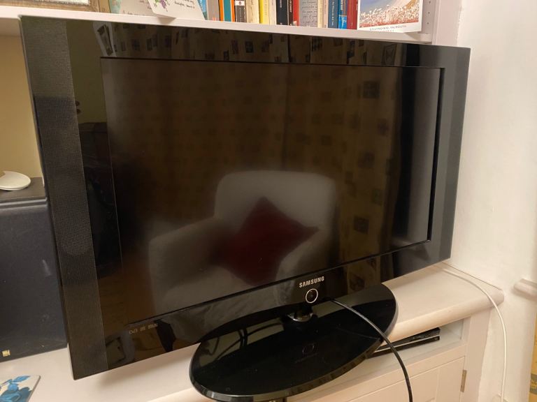 image for 32 inch TV screen