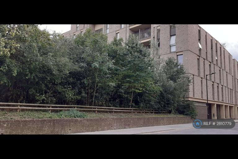 2 bedroom flat in Stead Street, London, SE17 (2 bed) (#2810779)