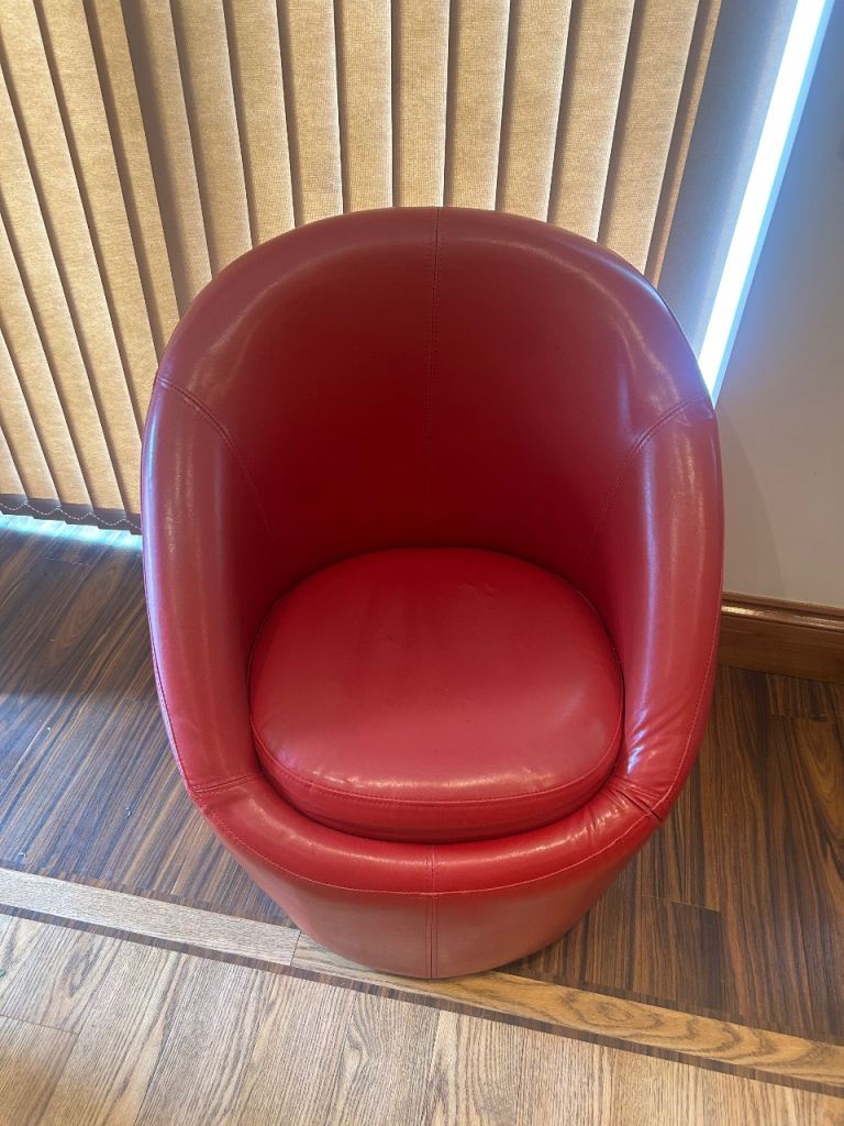 Vinyl tub chair 