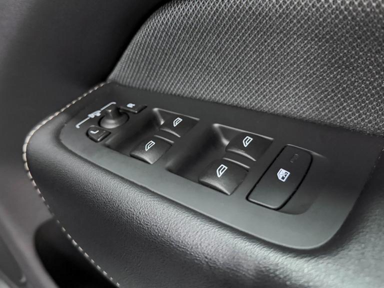 2021 Volvo XC60 R-Design Pro T8 AWD (390 hp) Auto ESTATE Petrol/Electric Hybrid Automatic