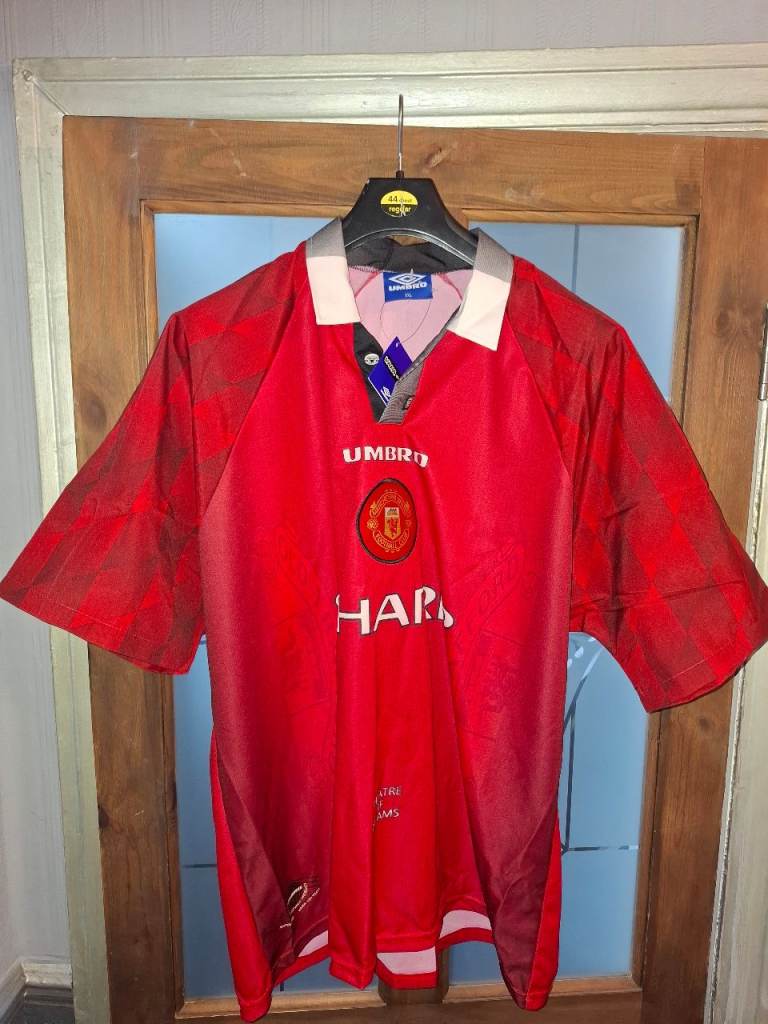VINTAGE 1996- 1998 MANCHESTER UNITED SHIRT.