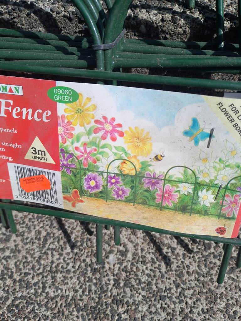 Decorative Garden fencing/Lawn edging to keep pets and tots off your flower beds - Job lot £9