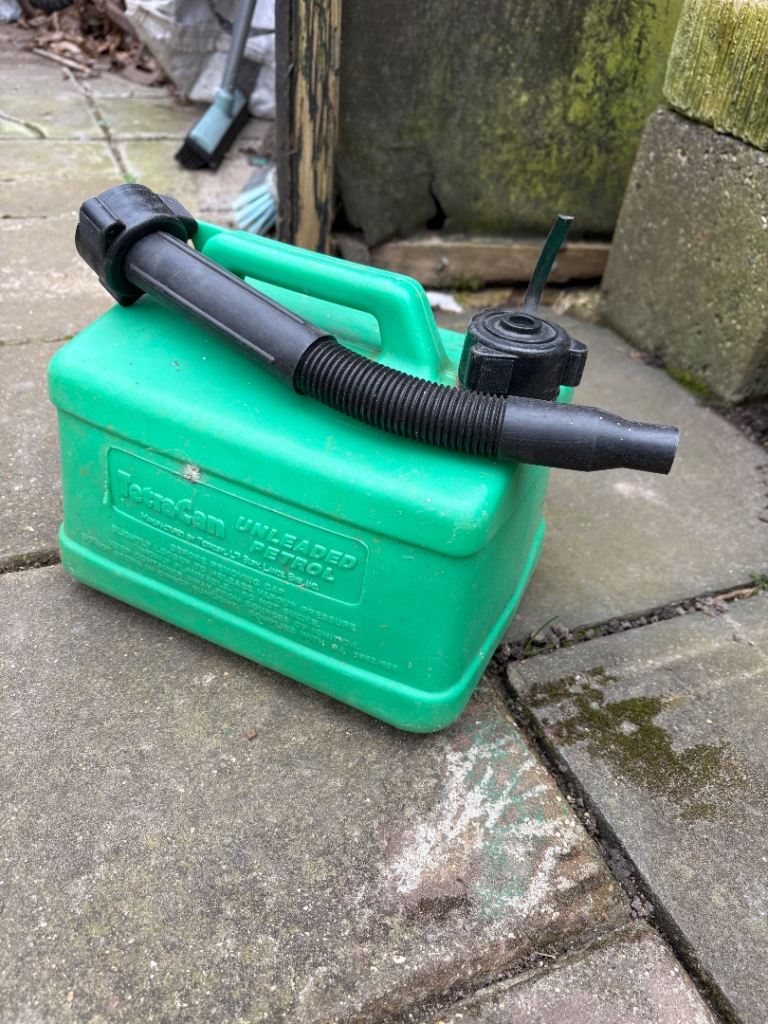 Petrol Can 5 litres plastic with hose