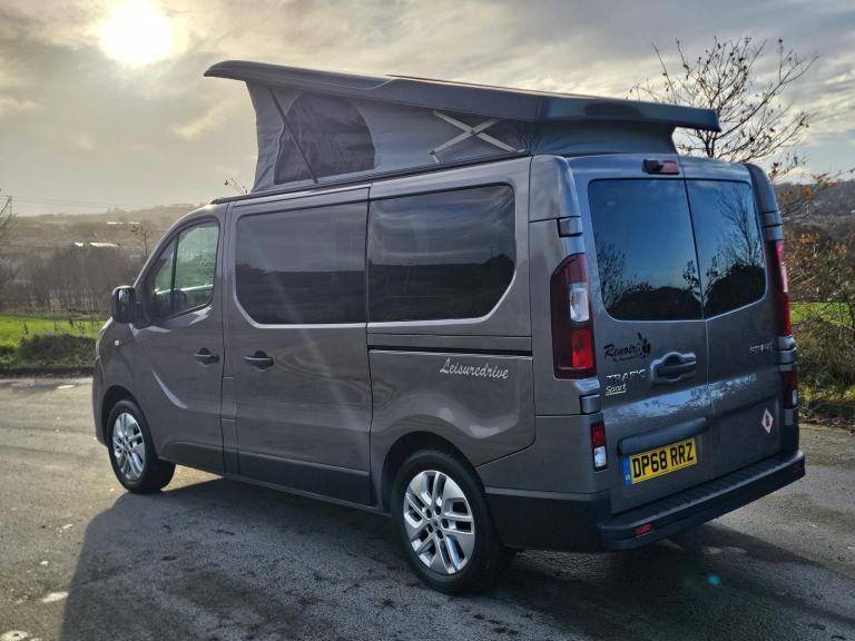 RENAULT TRAFIC 1.6 DCi SPORT LEISURE DRIVE FACTORY CONVERSION CAMPERVAN 2018 