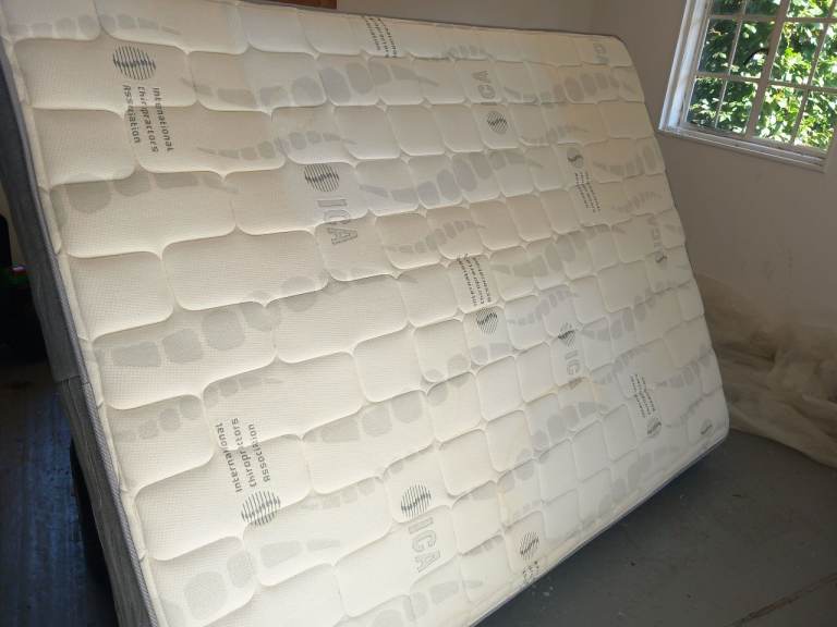 Kingsize Mattress – Good Condition