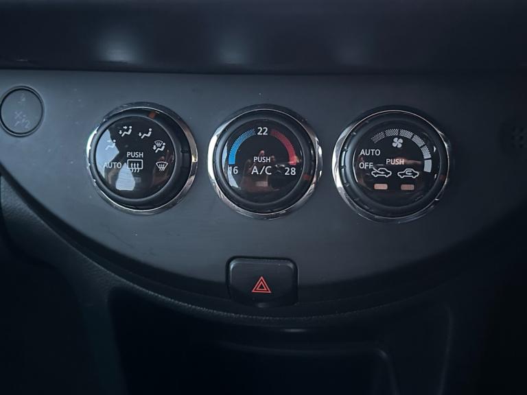 2009 Nissan Note 1.6 Tekna 5dr Auto MPV Petrol Automatic