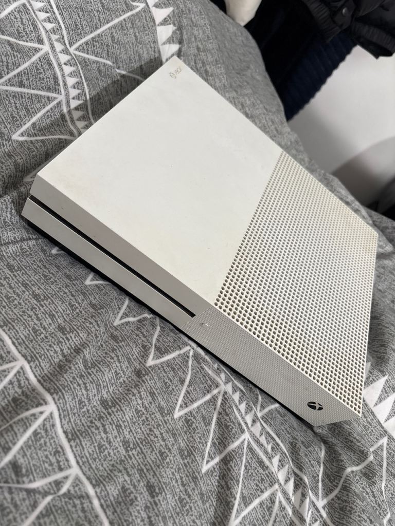 Microsoft Xbox One S Console – White, Good Condition