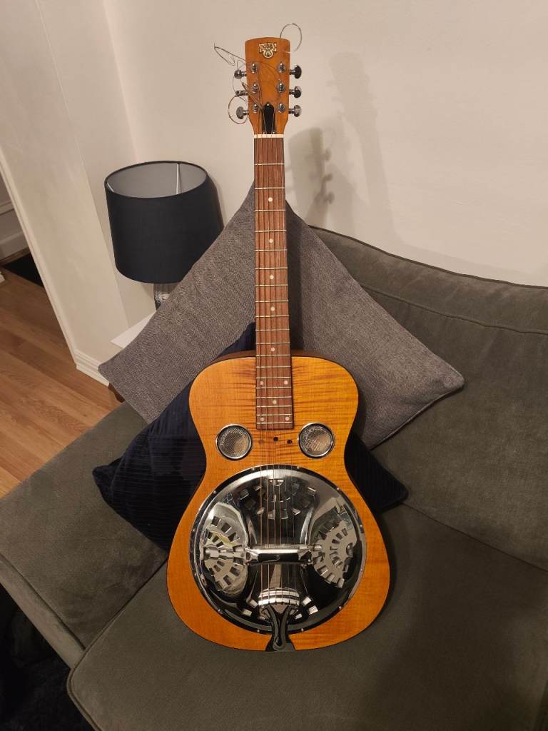 Dobro hound dog deluxe 
