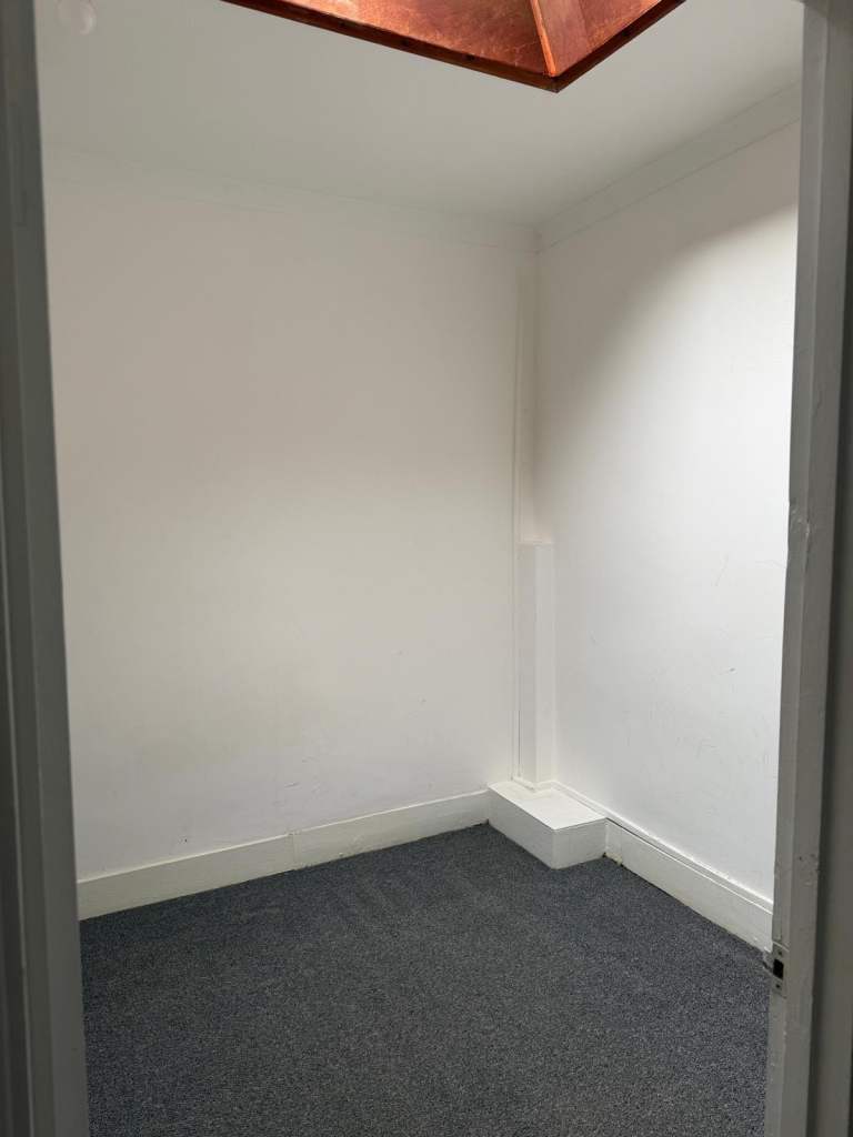 4 Bedroom 2 Bathroom house ToLet