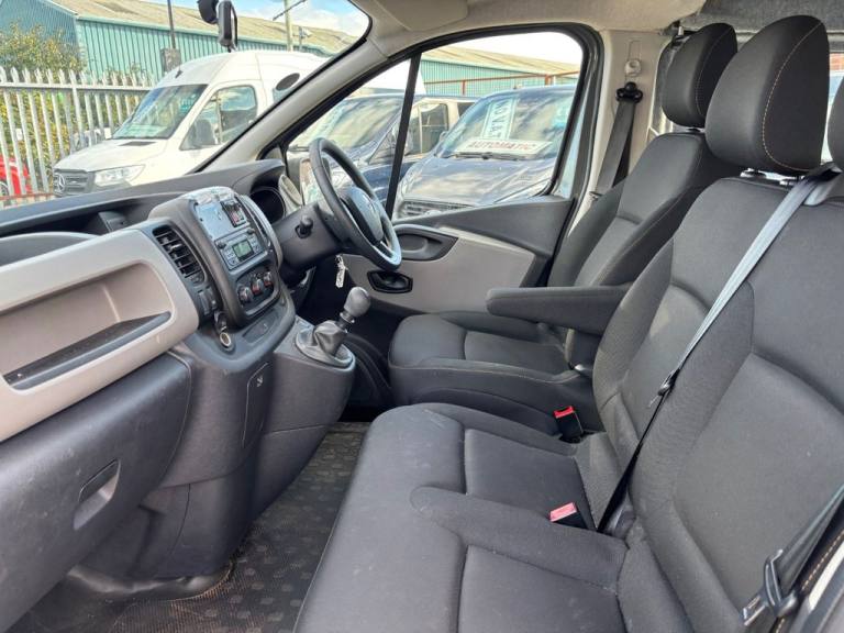 2018 18 RENAULT TRAFIC MINIBUS  ENERGY 29 BUSINESS  5DR DIESEL MANUAL LWB HIGH R