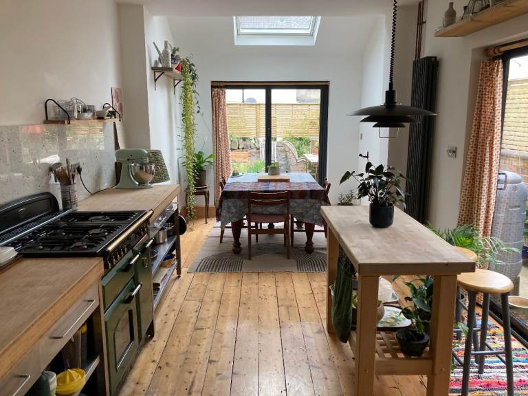 Furnished 3 double bedroom house May - June 2026 only all bills included 