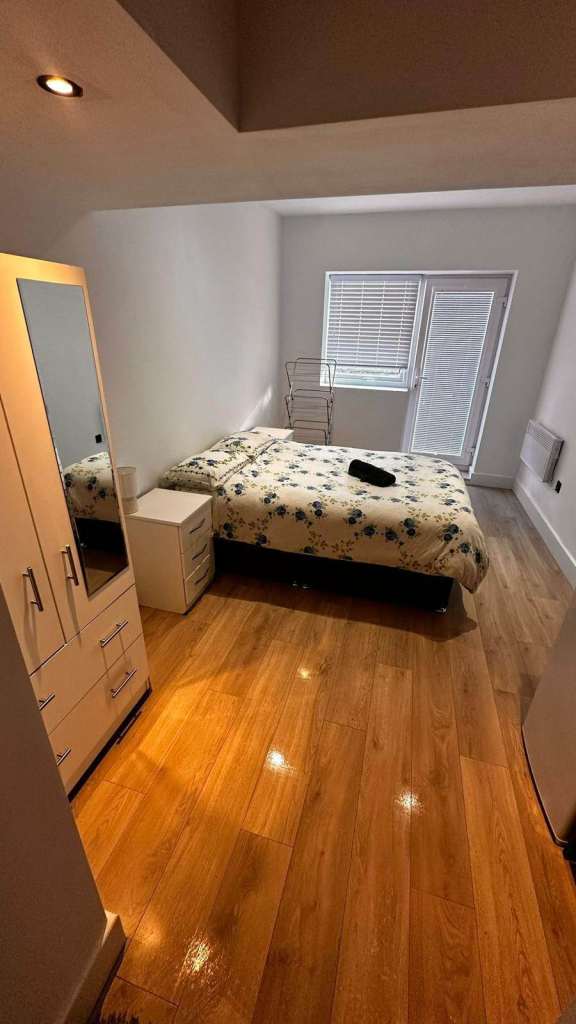 Modern Studio – Flexible/Long-Term/Short-Term Let – Bills Included]