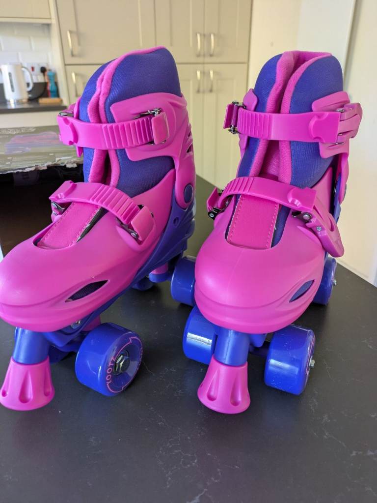 XOOTZ adjustable quad skates - new