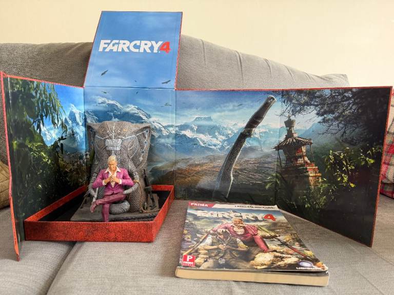 Official Farcry 4 elephant figure + Poster + Map + Book guide