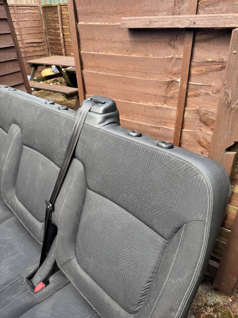 Renault trafic rear seats 2 sets free to uplift