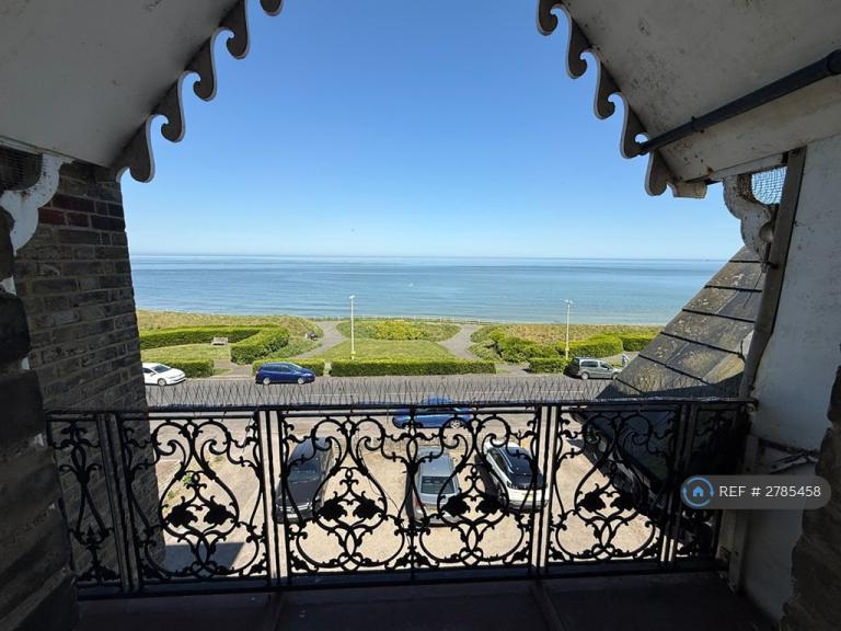 1 bedroom flat in Sea Road, Westgate-On-Sea, CT8 (1 bed) (#2785458)