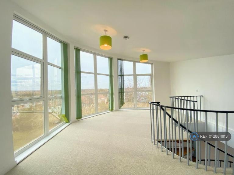 2 bedroom flat in Wicks Place, Chelmsford, CM1 (2 bed) (#2884813)